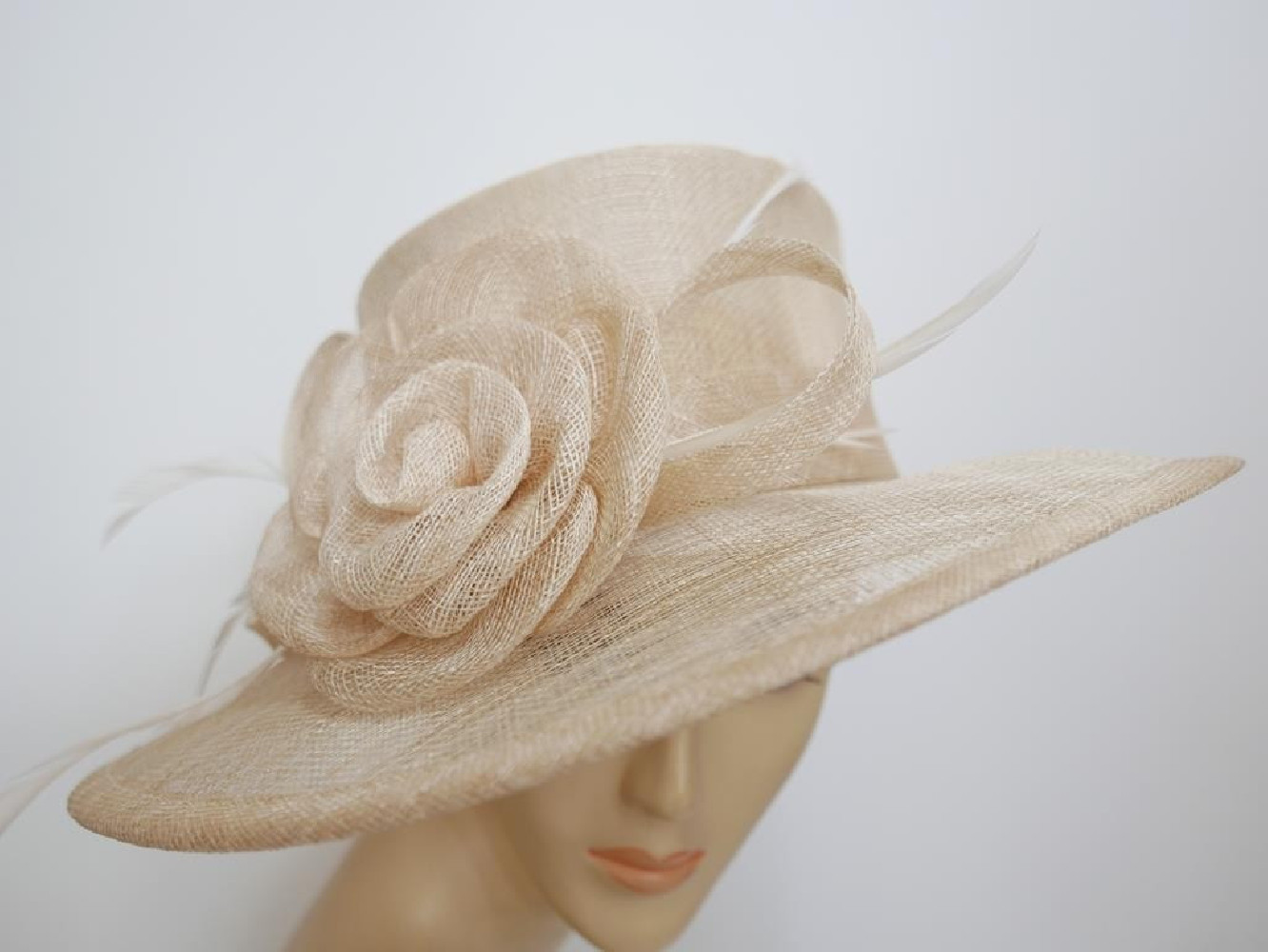 Wizytowy kapelusz sinamay naturalny 56-57 cm