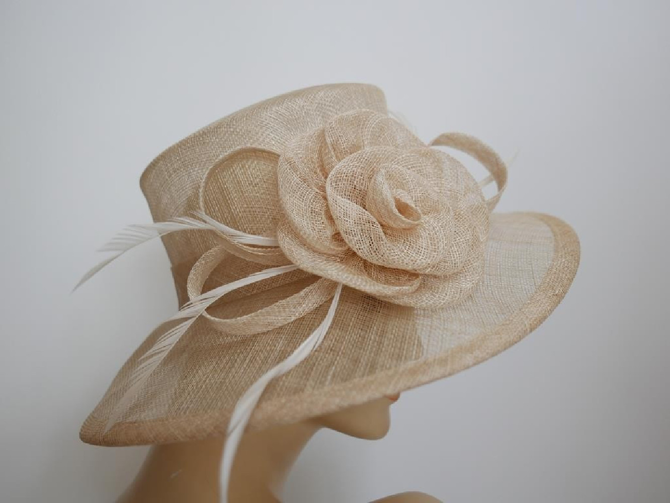 Wizytowy kapelusz sinamay naturalny 56-57 cm