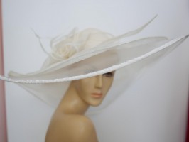 Kremowy kapelusz sinamay z dużym rondem do 56 cm