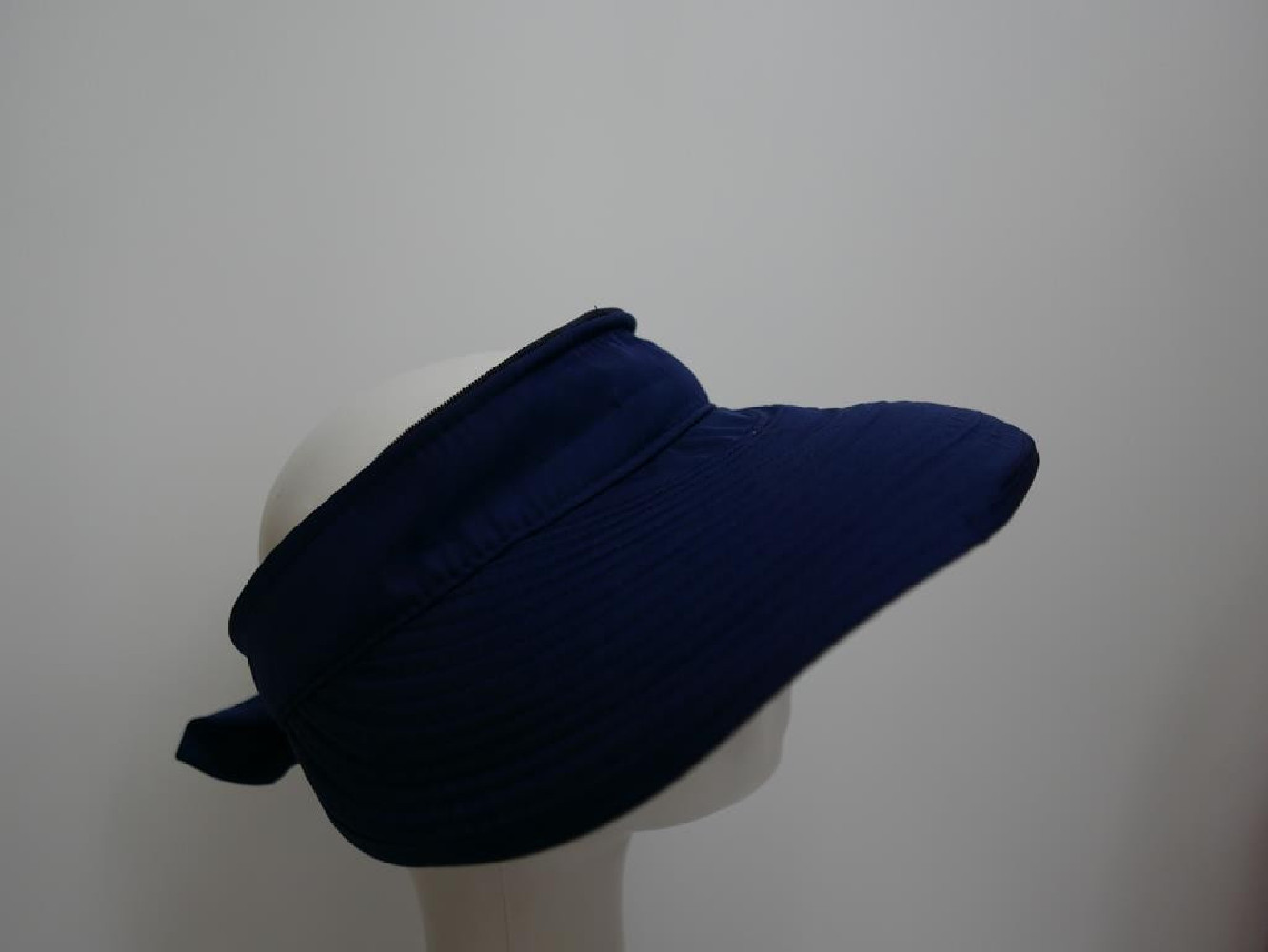 Granatowy daszek- czapka z odpinaną główką regulowana