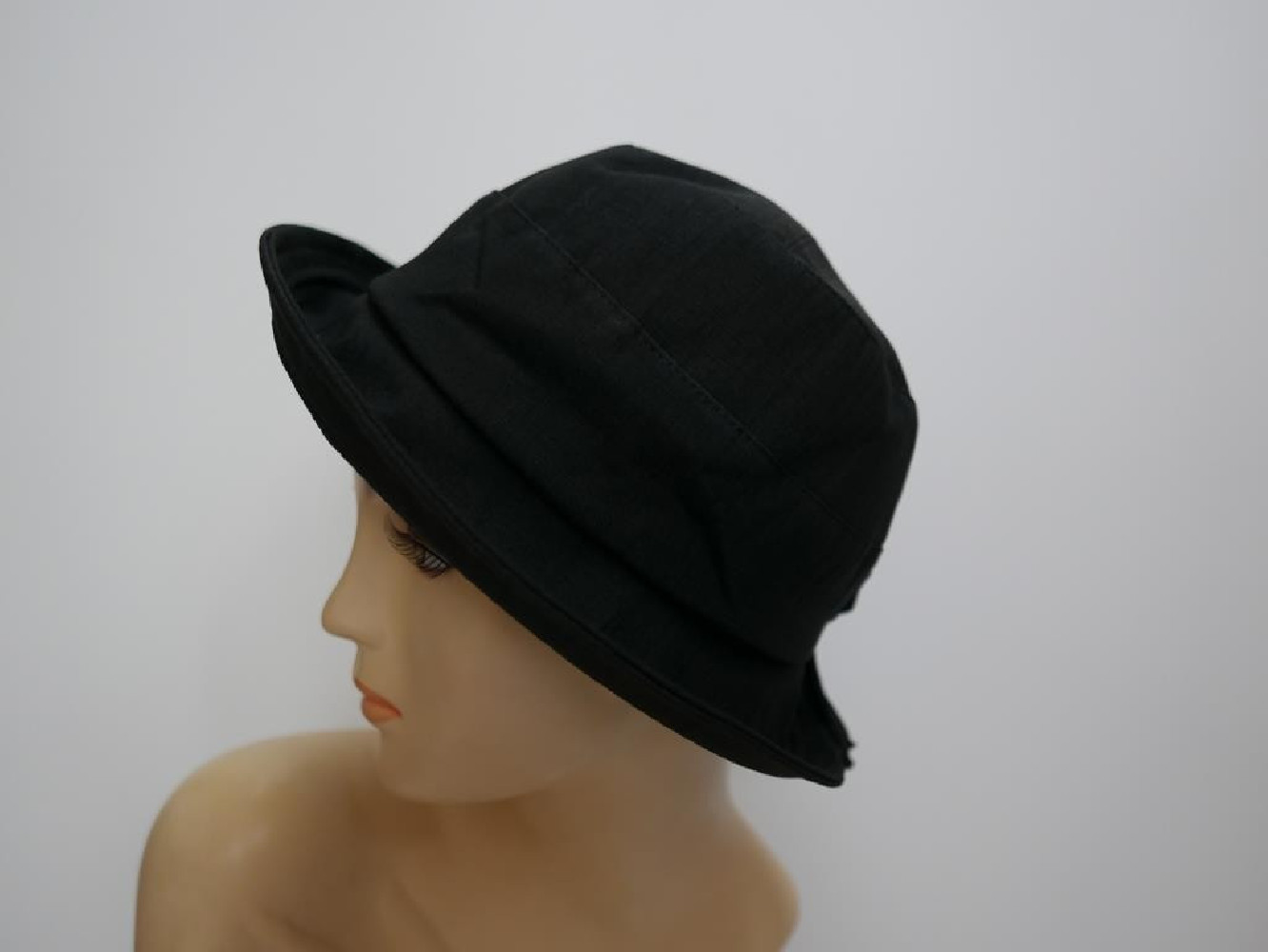 Iris czarny kapelusz tkanina 54-57 cm