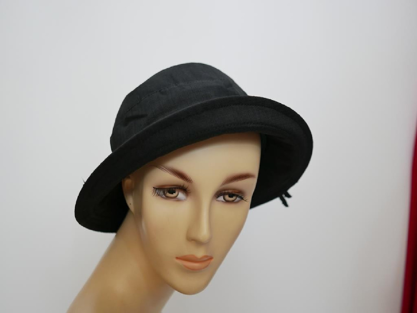 Iris czarny kapelusz tkanina 54-57 cm