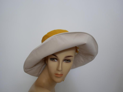 Żółto beżowy dwustronny kapelusz tkanina 57-58 cm