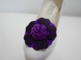 Klipsy do butów fioletowe kwiaty 7,5 cm