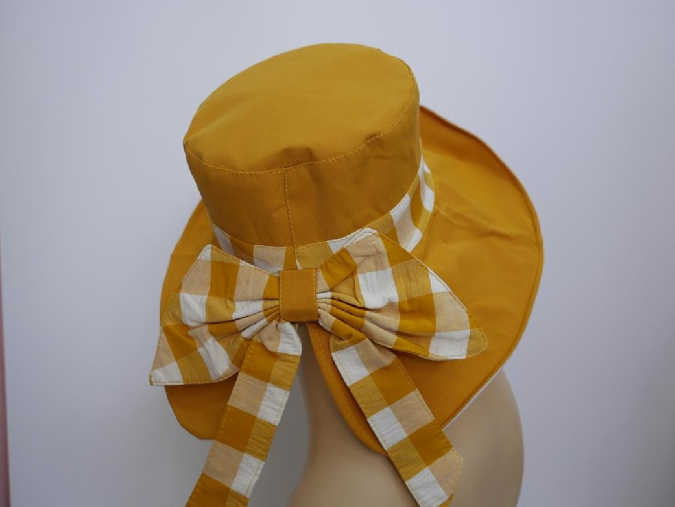 Żółto beżowy dwustronny kapelusz tkanina 57-58 cm