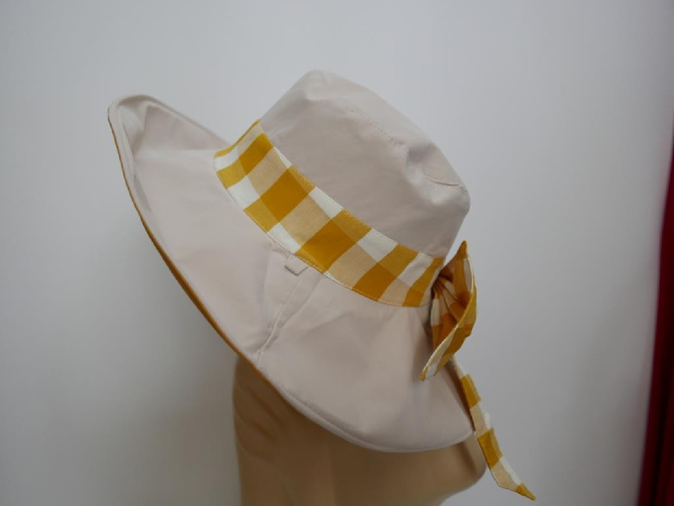 Żółto beżowy dwustronny kapelusz tkanina 57-58 cm