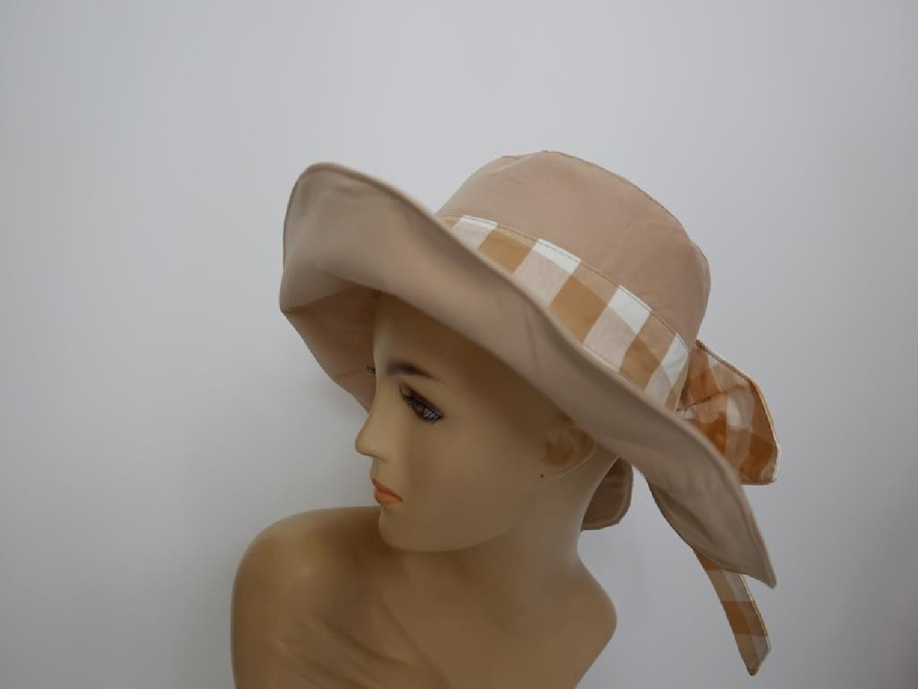 Beżowy dwustronny kapelusz tkanina 57-58 cm