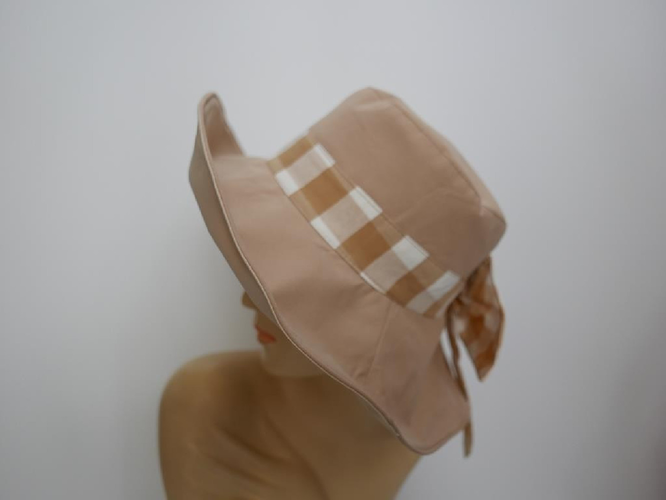 Beżowy dwustronny kapelusz tkanina 57-58 cm