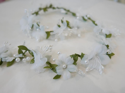 Biało - zielony wianek girlanda, wężyk z kwiatów  80 cm