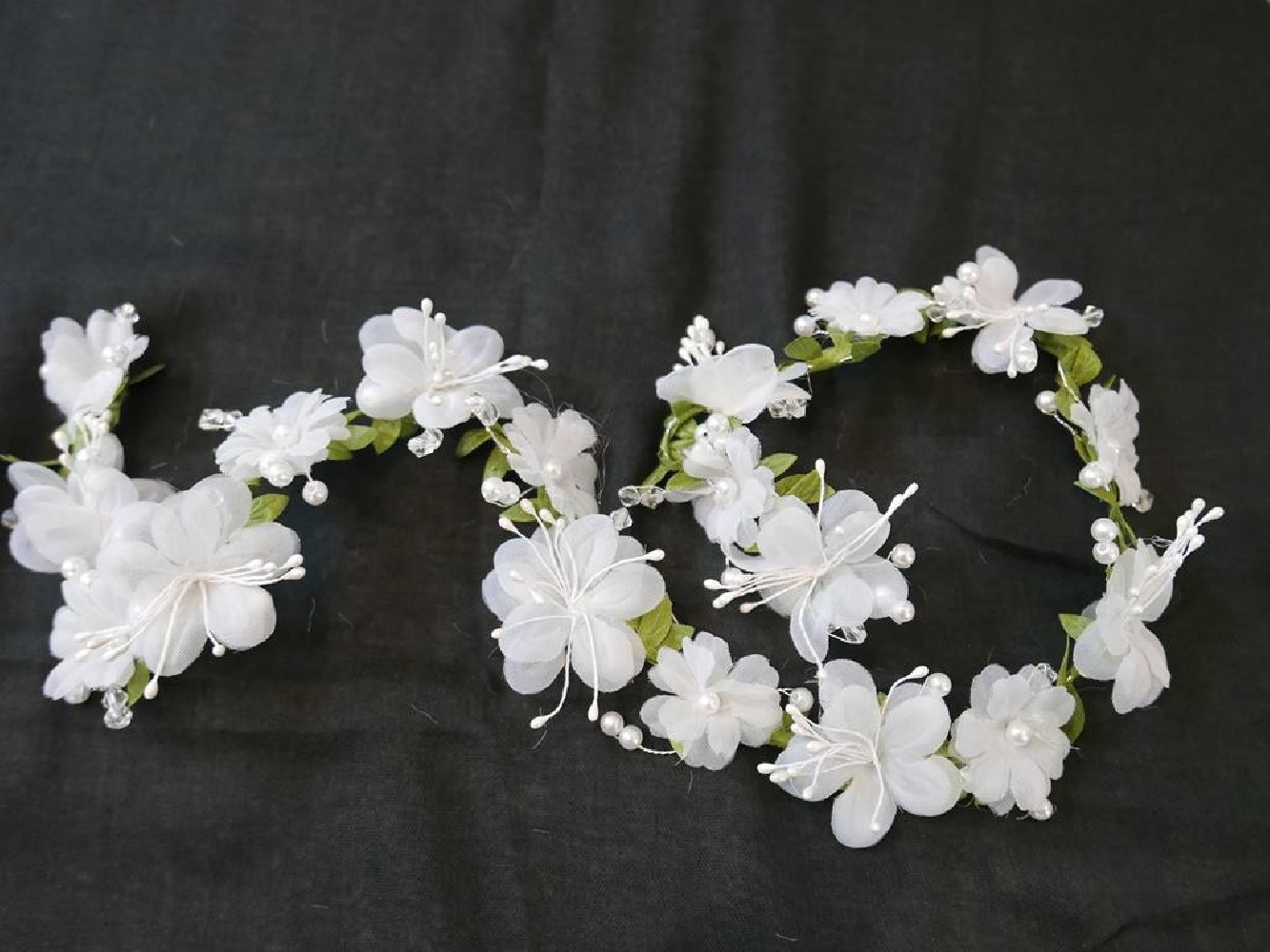 Biało - zielony wianek girlanda, wężyk z kwiatów  80 cm