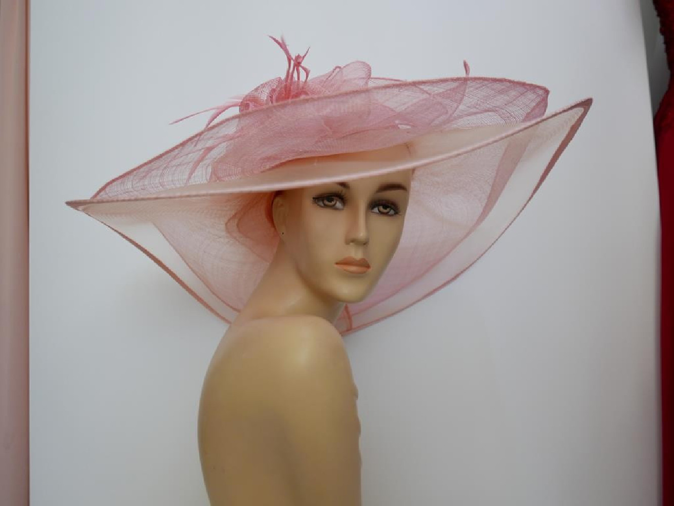 Różowy kapelusz sinamay z dużym rondem do 56 cm