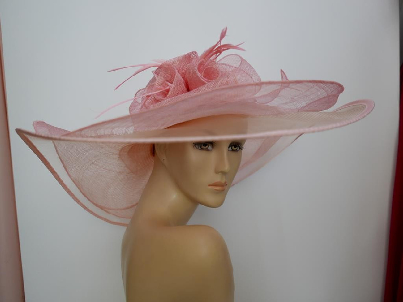 Różowy kapelusz sinamay z dużym rondem do 56 cm