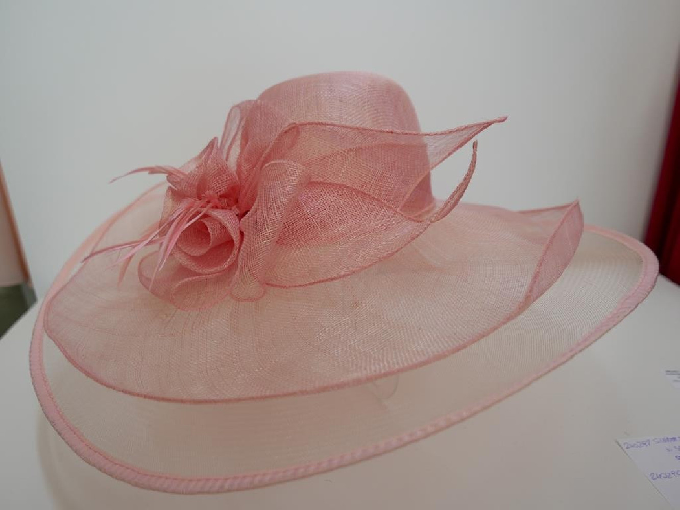 Różowy kapelusz sinamay z dużym rondem do 56 cm