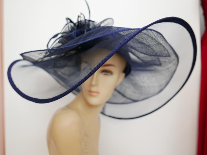 Granatowy kapelusz sinamay z dużym rondem do 56 cm