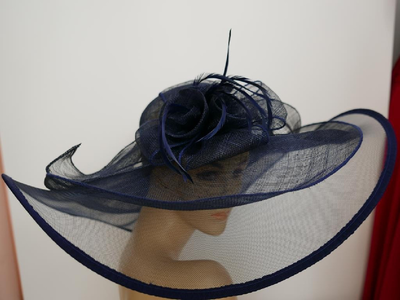 Granatowy kapelusz sinamay z dużym rondem do 56 cm