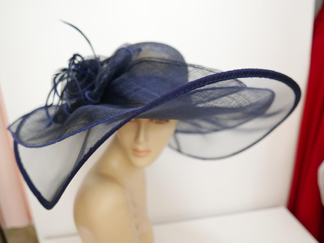 Granatowy kapelusz sinamay z dużym rondem do 56 cm