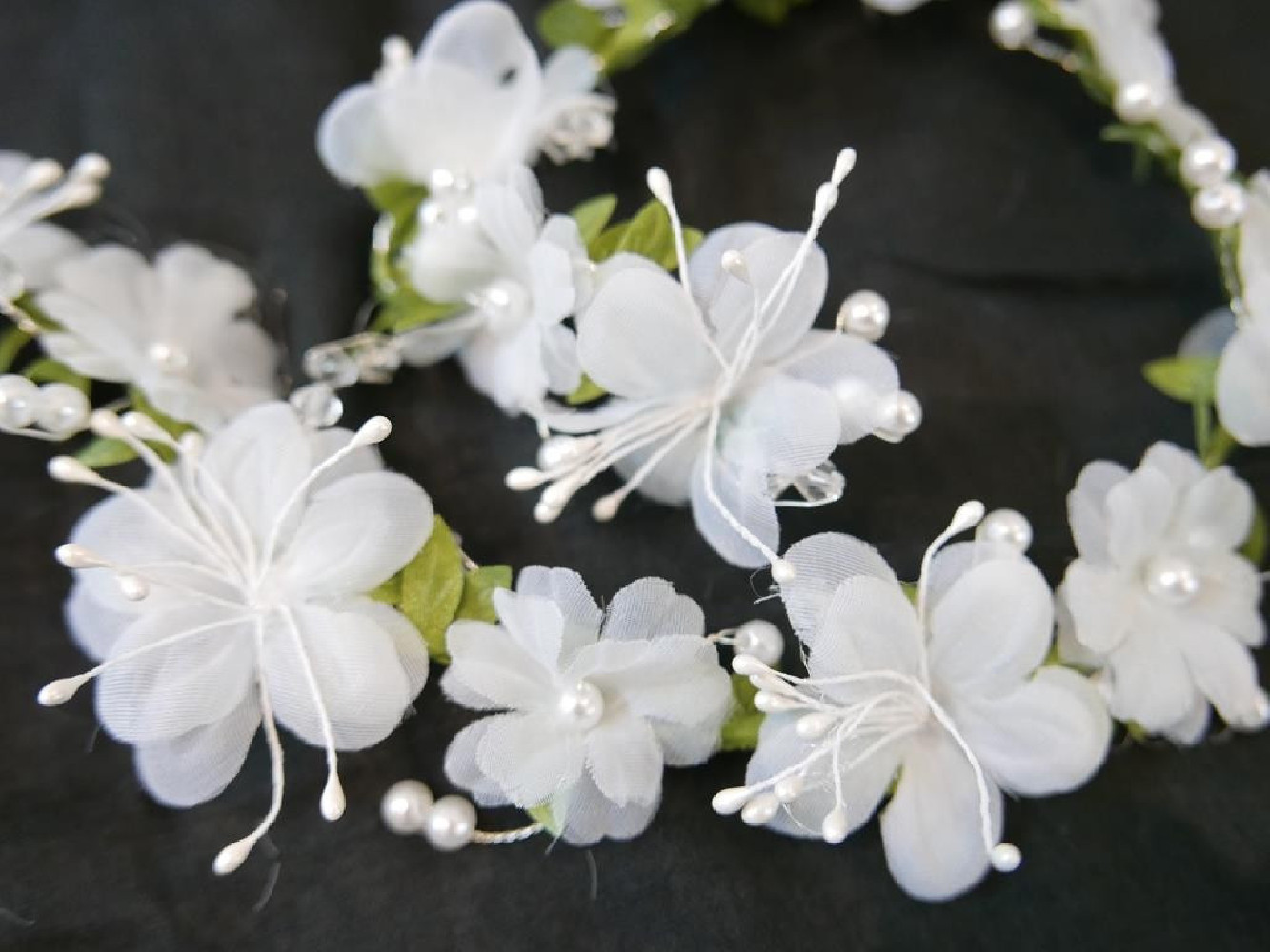 Biało - zielony wianek girlanda, wężyk z kwiatów  80 cm