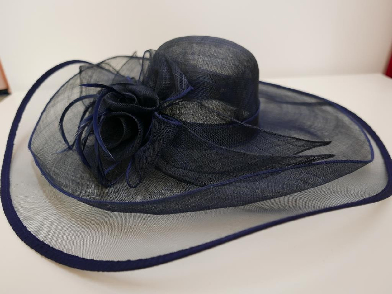 Granatowy kapelusz sinamay z dużym rondem do 56 cm