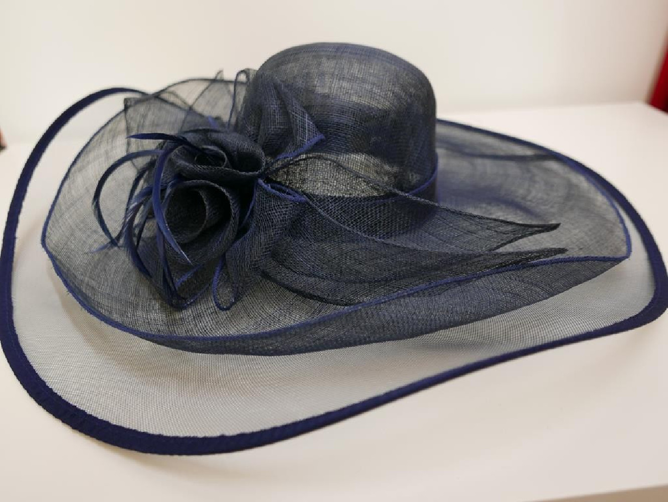Granatowy kapelusz sinamay z dużym rondem do 56 cm