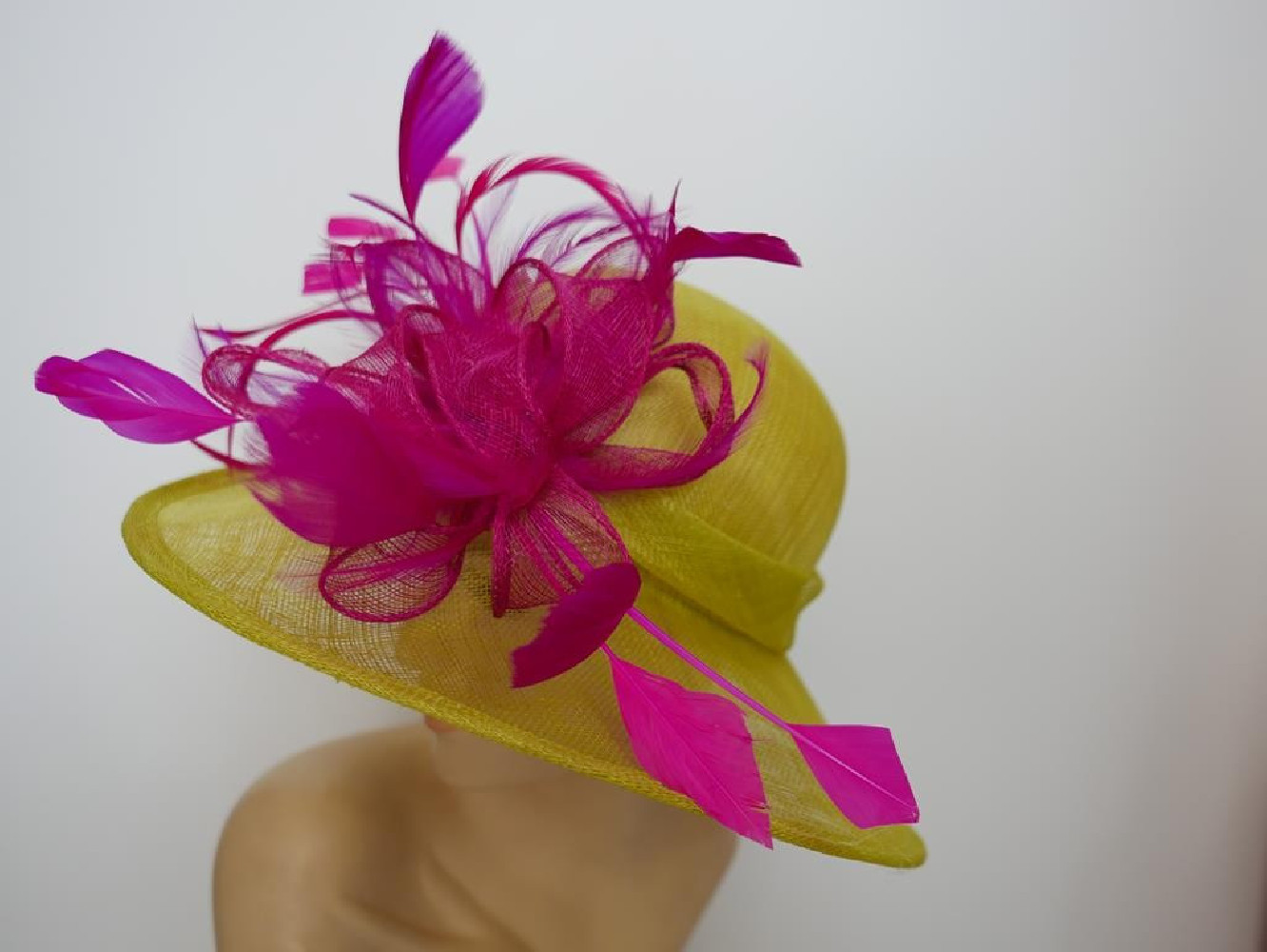 Limonkowo fuksjowy wizytowy kapelusz z sinamay do 58 cm