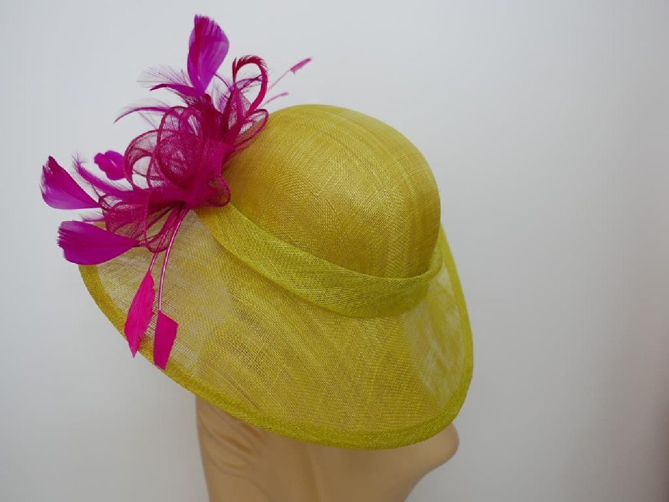 Limonkowo fuksjowy wizytowy kapelusz z sinamay do 58 cm