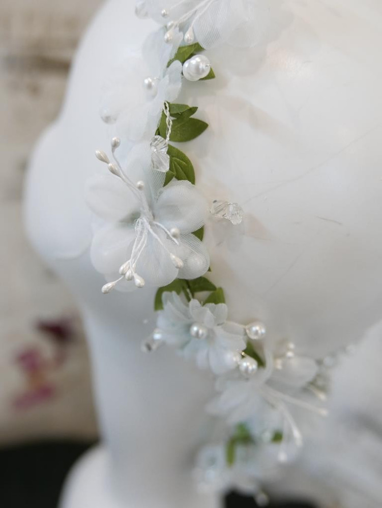 Biało - zielony wianek girlanda, wężyk z kwiatów  80 cm