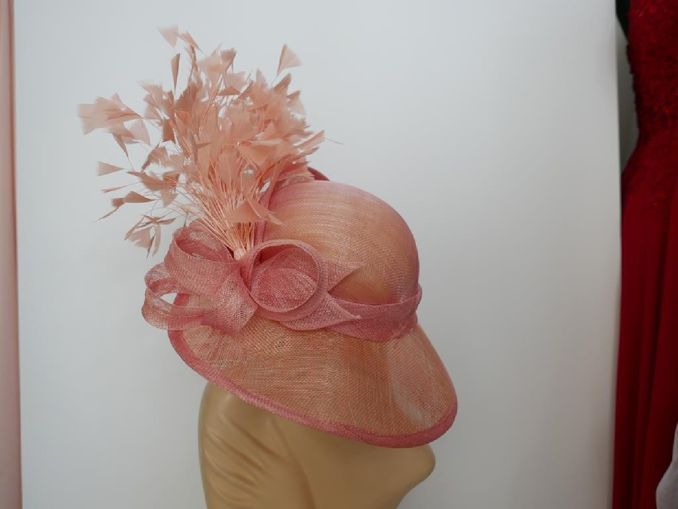Różowy wizytowy kapelusz z sinamay do 57 cm