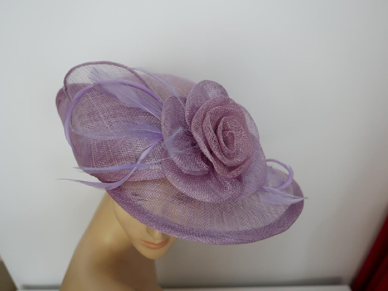 Liliowy wizytowy kapelusz z sinamay do 56 cm