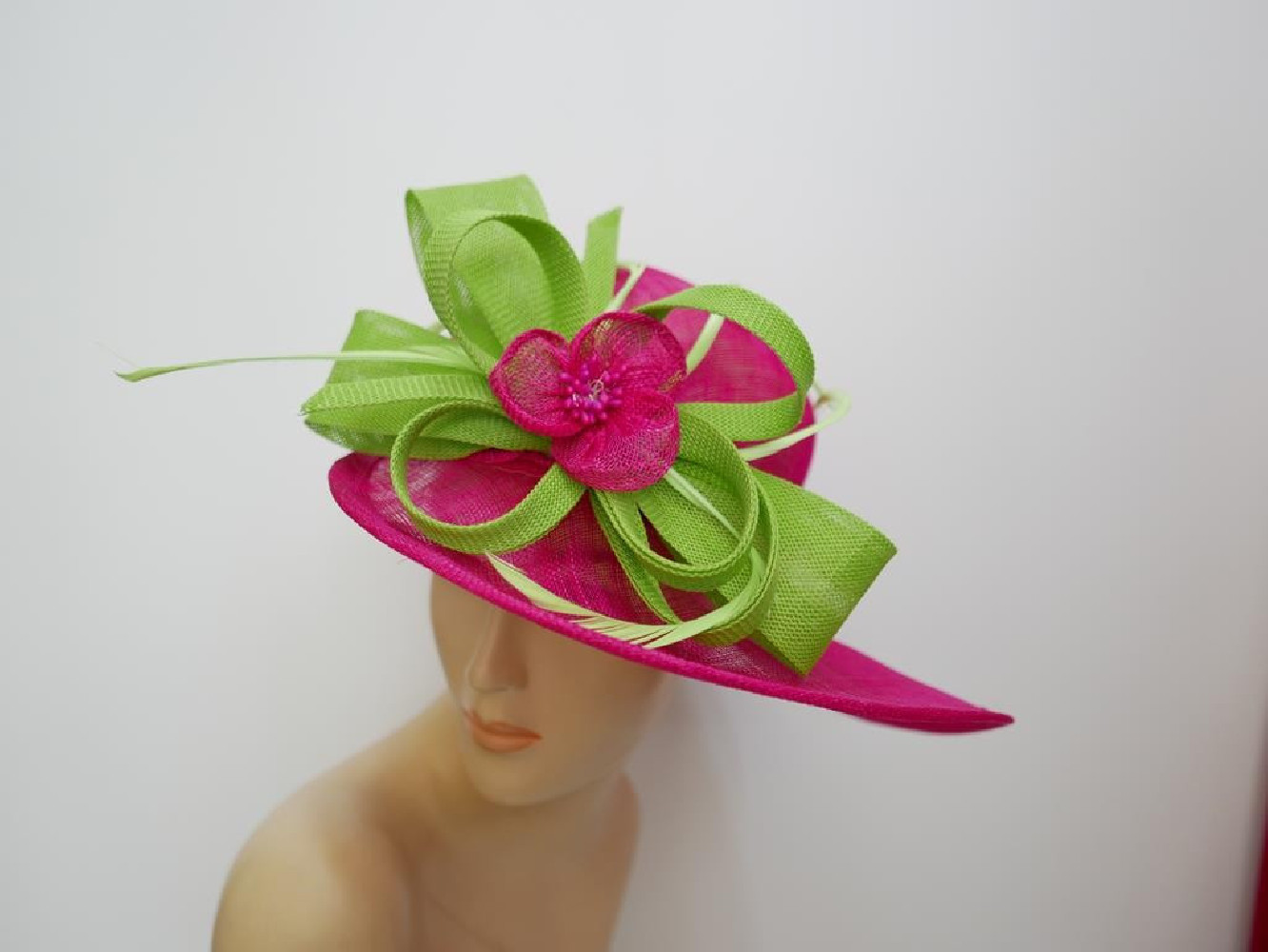 Fuksja z limonką wizytowy kapelusz z sinamay do 56 cm