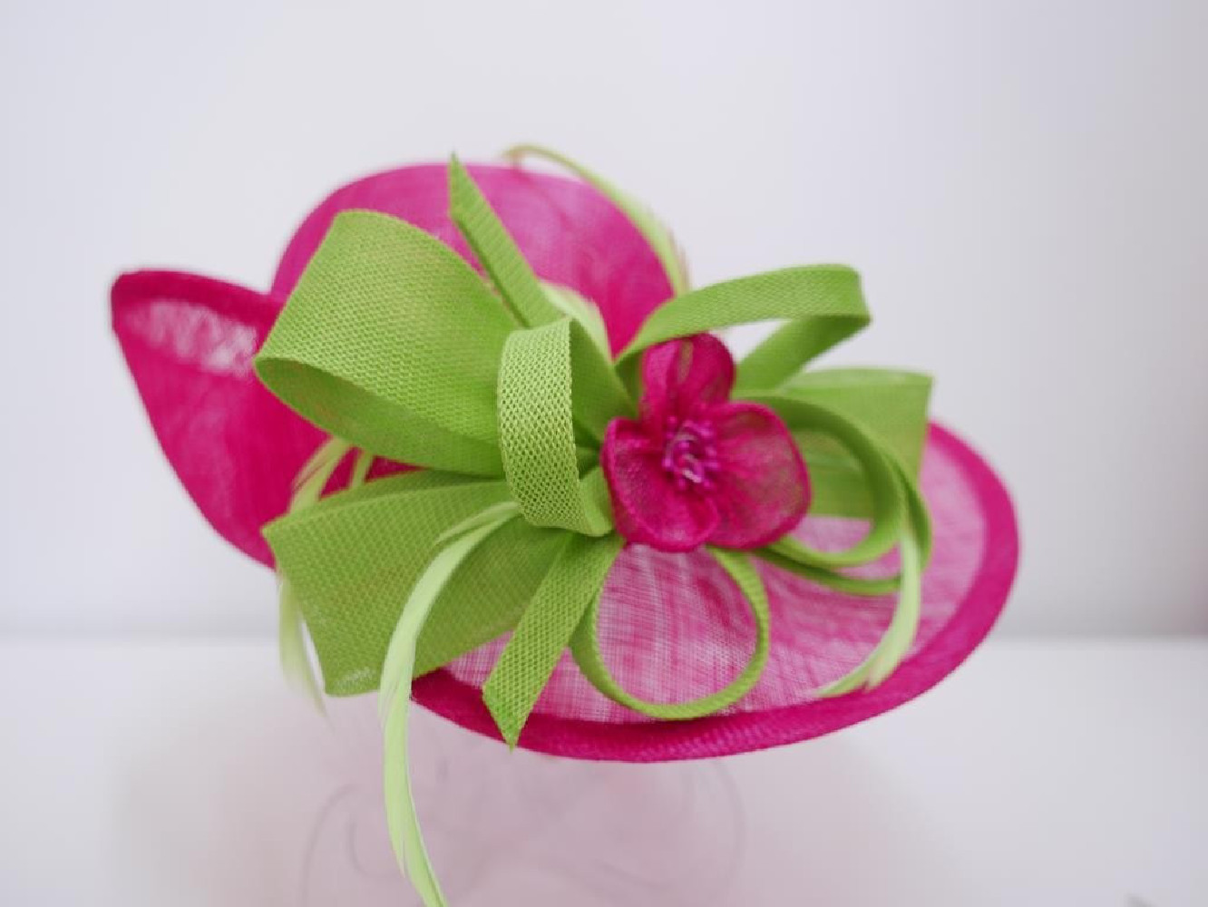 Fuksja z limonką wizytowy kapelusz z sinamay do 56 cm