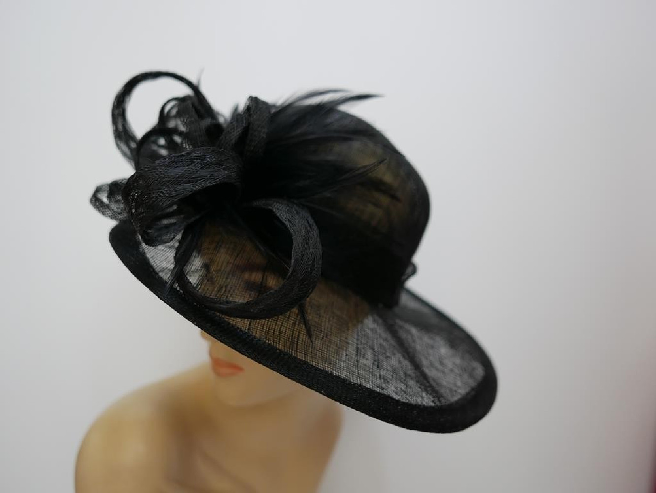 Czarny wizytowy kapelusz z sinamay do 56 cm