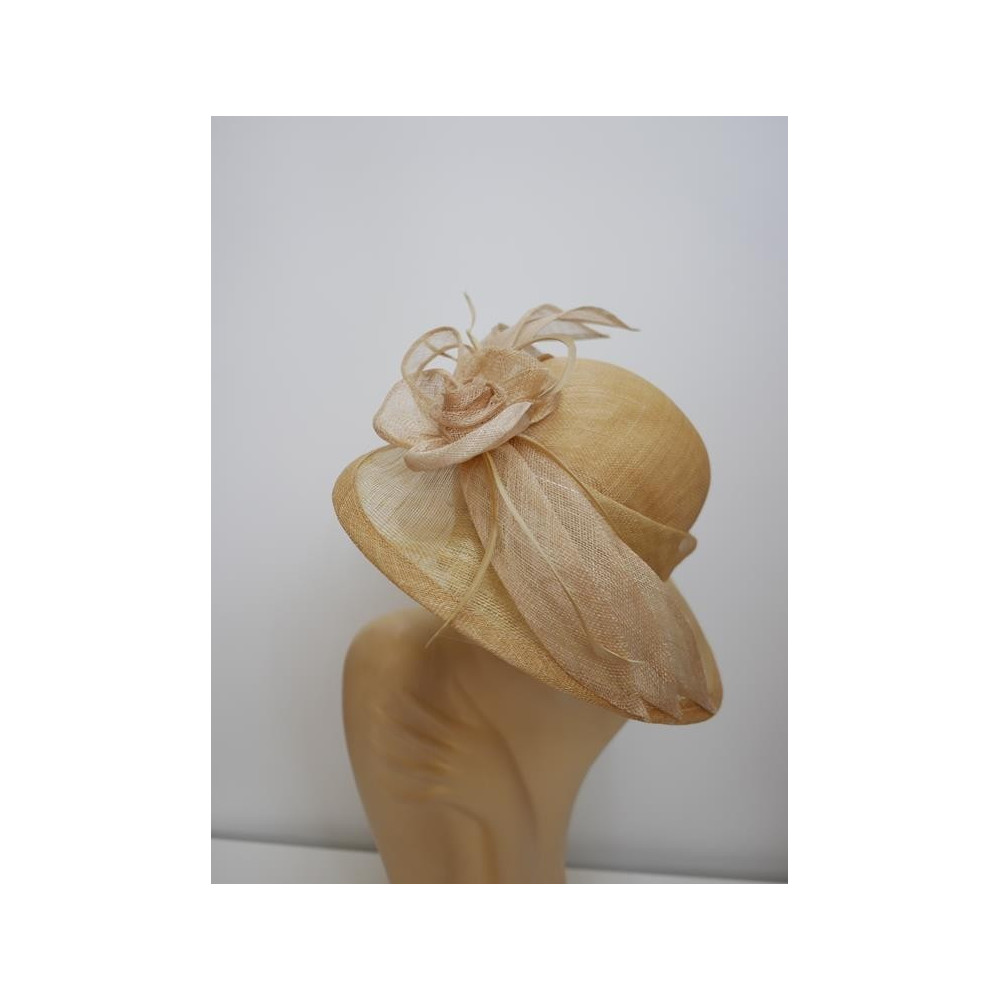 Beżowy wizytowy kapelusz z sinamay do 57 cm