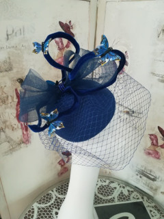 Szafirowo granatowy toczek fascynator z motylami