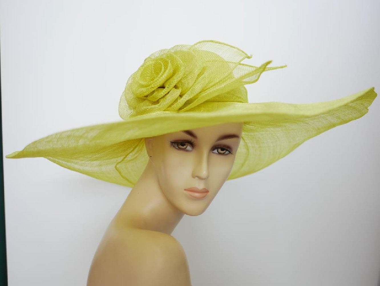 Żółty kapelusz sinamay z dużym rondem do 56 cm