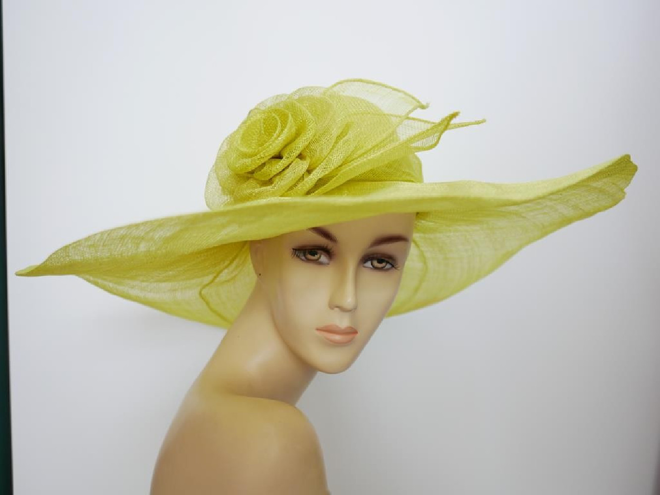 Żółty kapelusz sinamay z dużym rondem do 56 cm