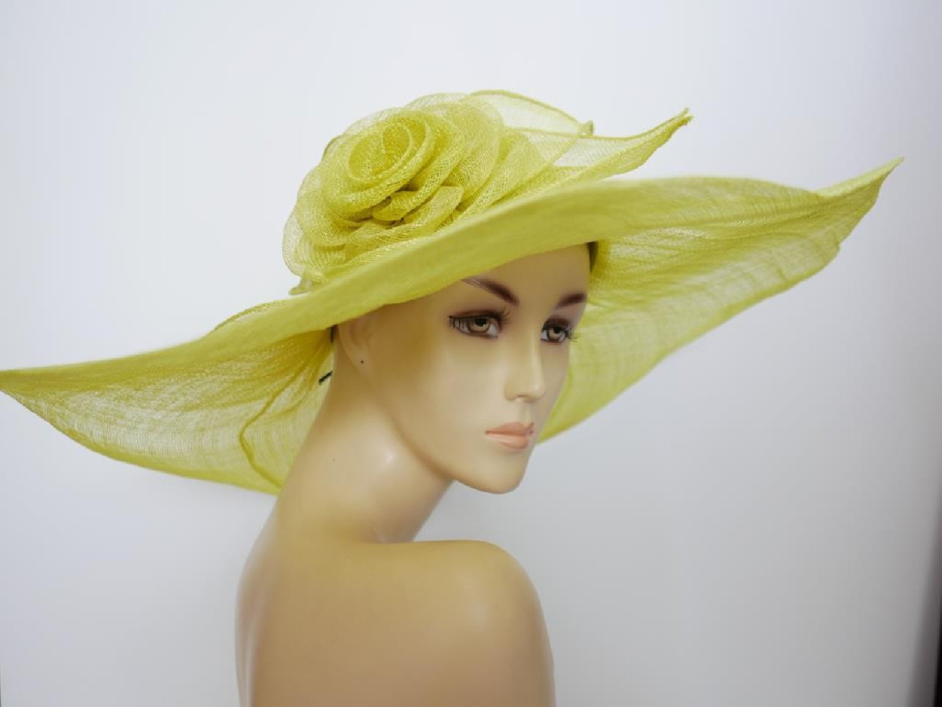 Żółty kapelusz sinamay z dużym rondem do 56 cm