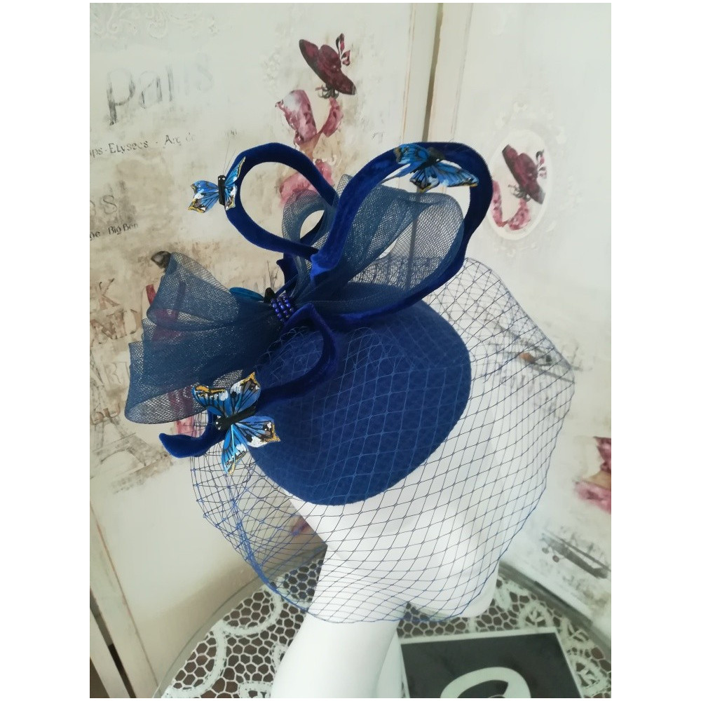 Szafirowo granatowy toczek fascynator z motylami