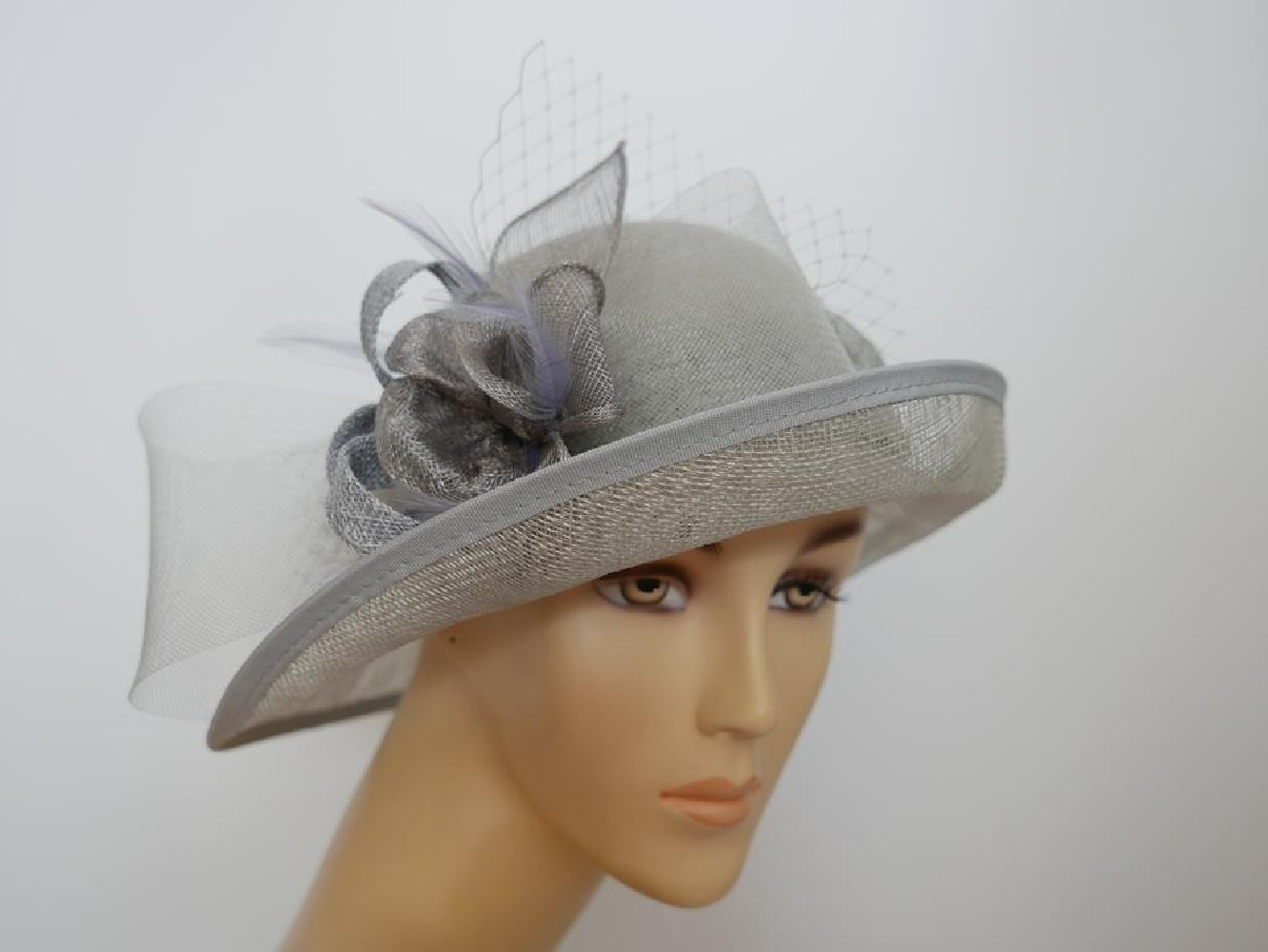 Szary kapelusz z sinamay model retro regulowany do 57 cm