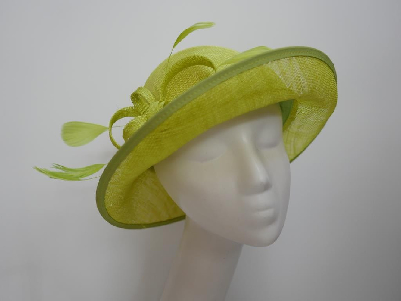 Limonka kapelusz z sinamay model retro regulowany do 56 cm