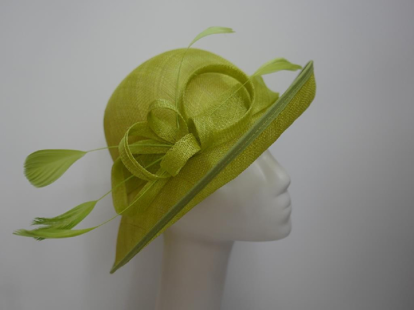 Limonka kapelusz z sinamay model retro regulowany do 56 cm