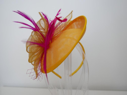 Zółto fuksjowy fascynator na przepasce