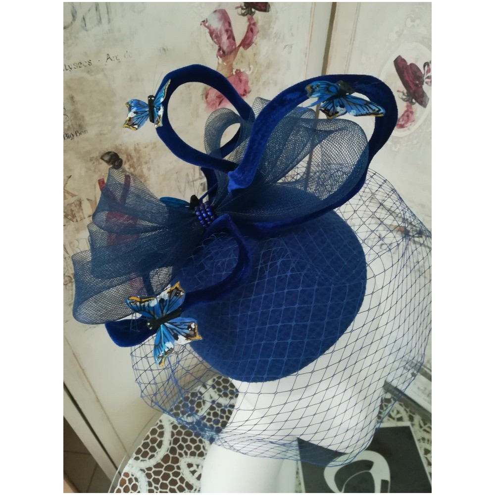 Szafirowo granatowy toczek fascynator z motylami