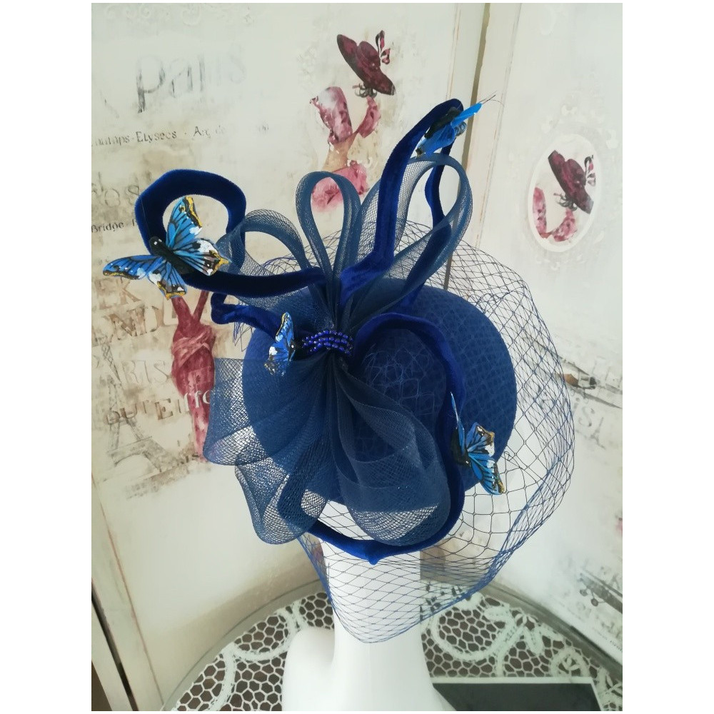 Szafirowo granatowy toczek fascynator z motylami