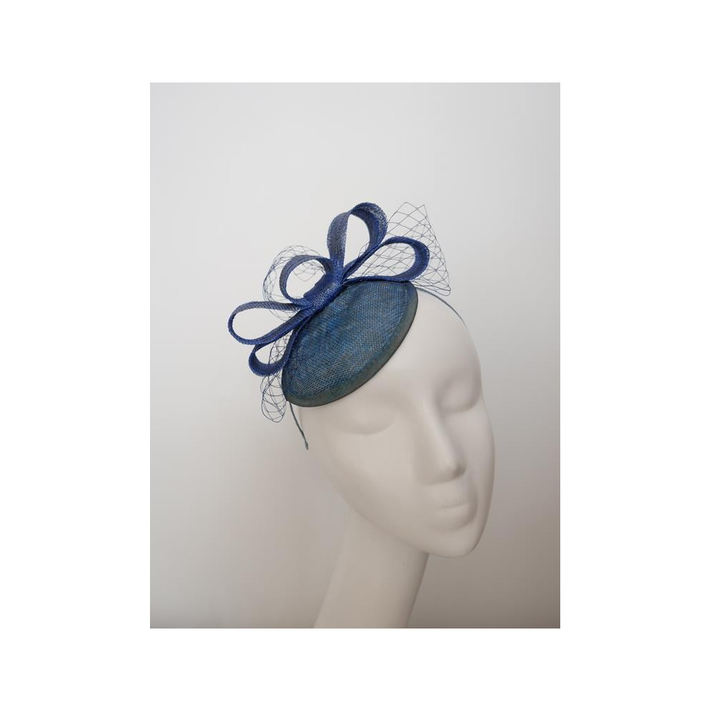 Dżinsowy niebieski fascynator z woalką na przepasce