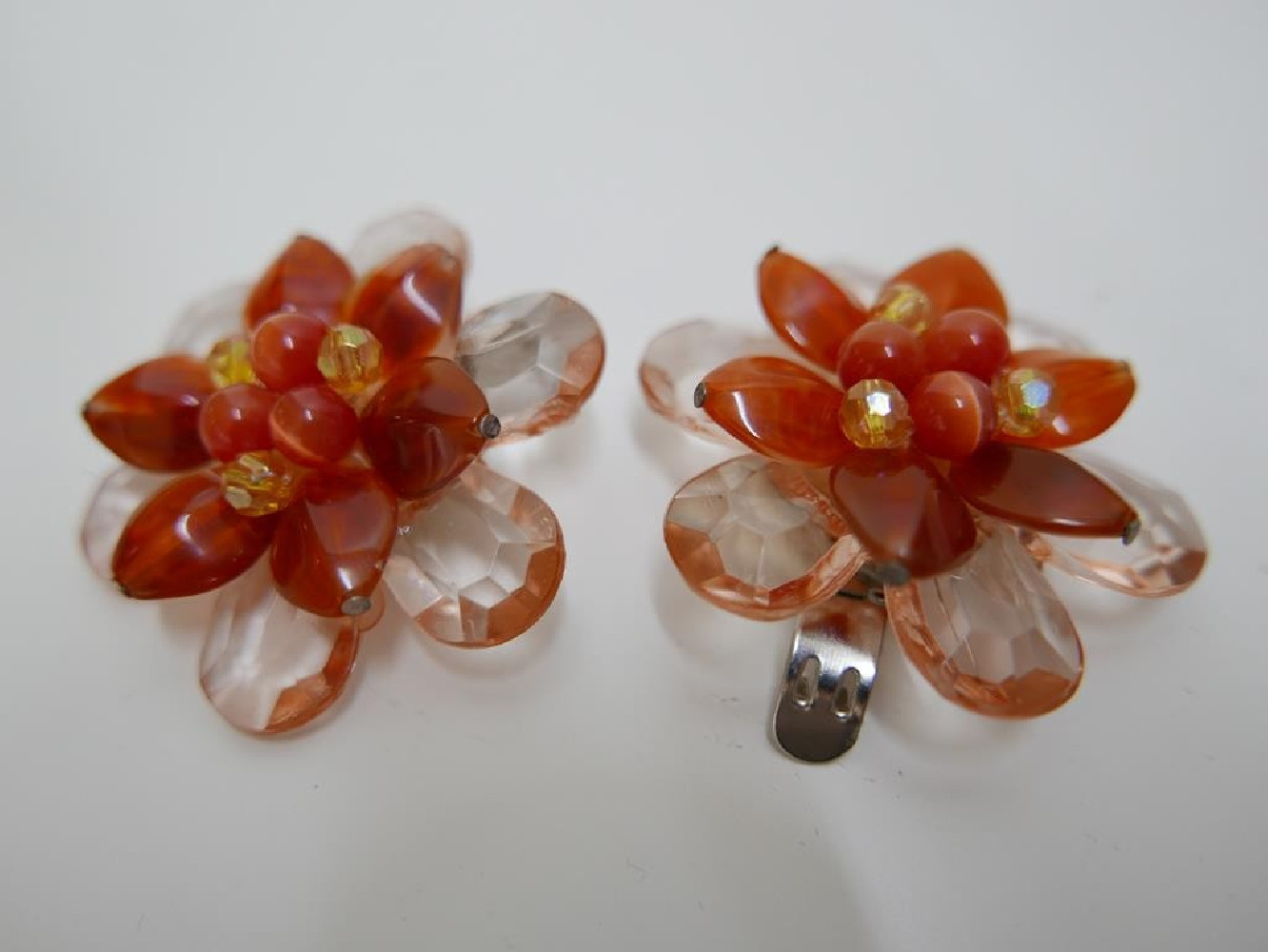 Klipsy do butów rude akrylowe koraliki