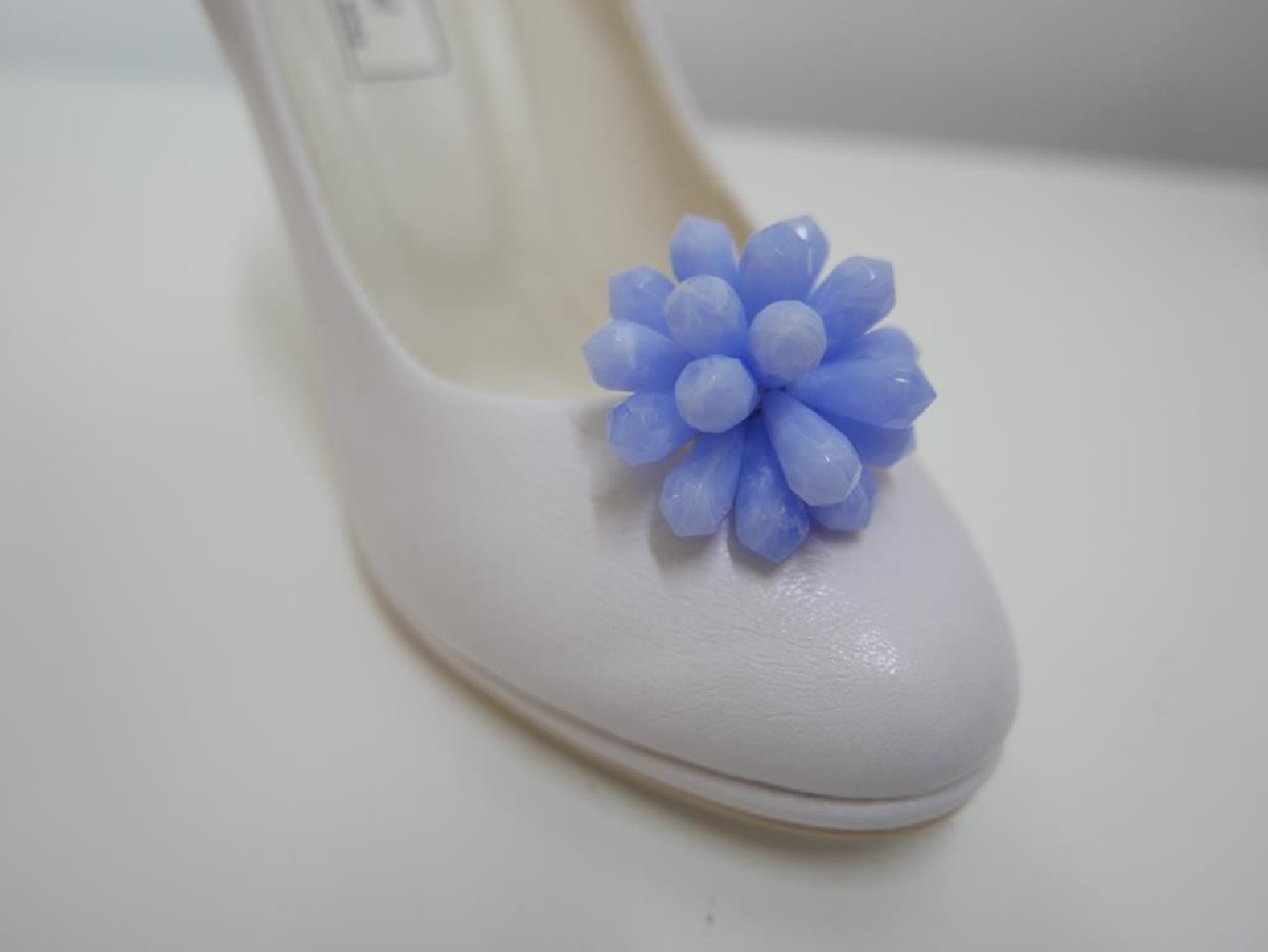 Klipsy do butów niebieskie akrylowe koraliki