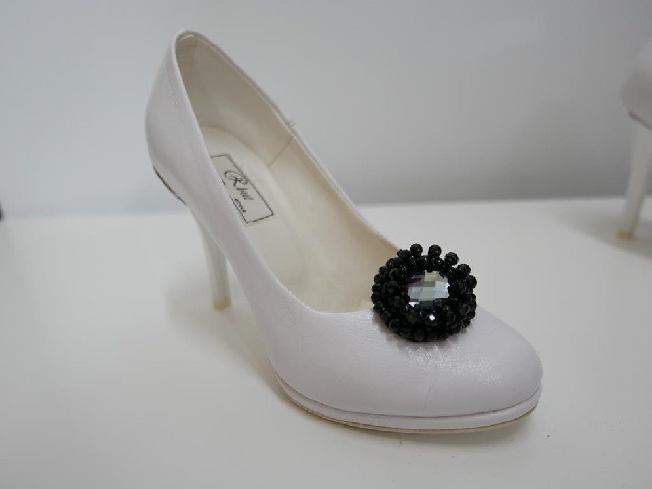 Klipsy do butów czarno srebrne, szklane koraliki