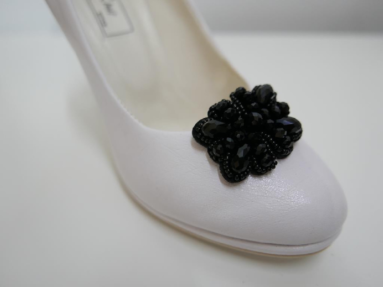 Klipsy do butów czarne, szklane koraliki
