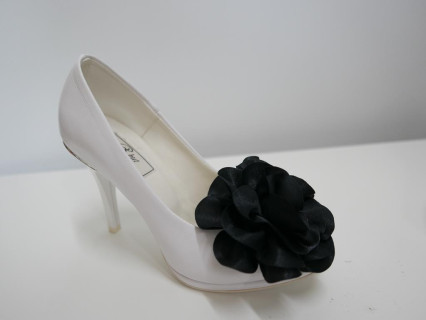 Klipsy do butów czarne kwiaty 10 cm