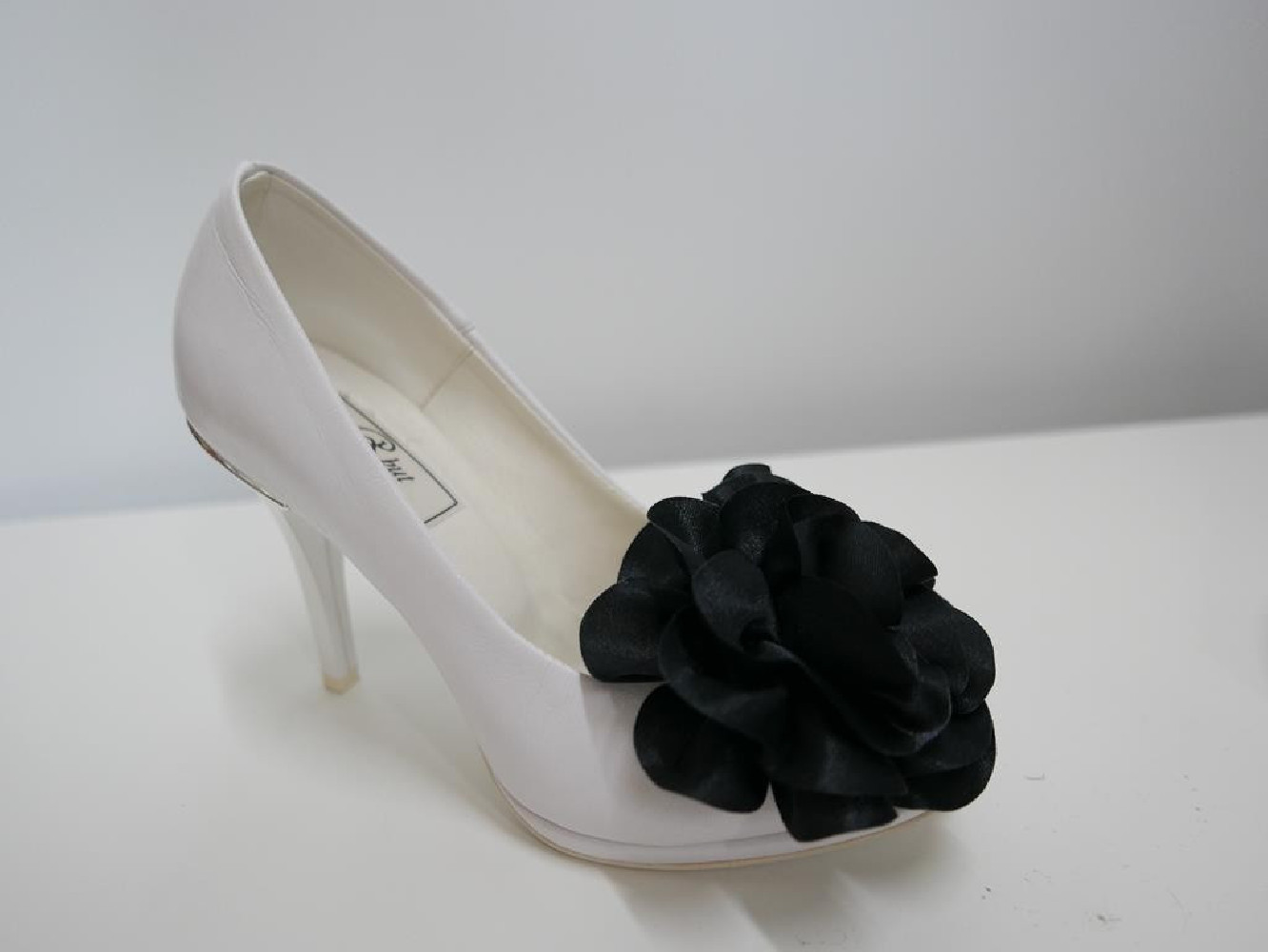 Klipsy do butów czarne kwiaty 10 cm